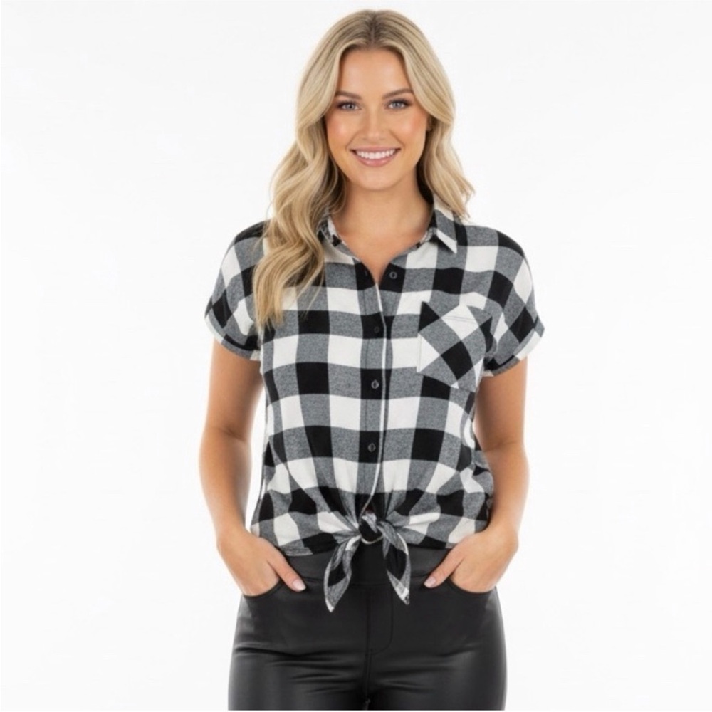 No boundaries black & white checkered top size XLarge